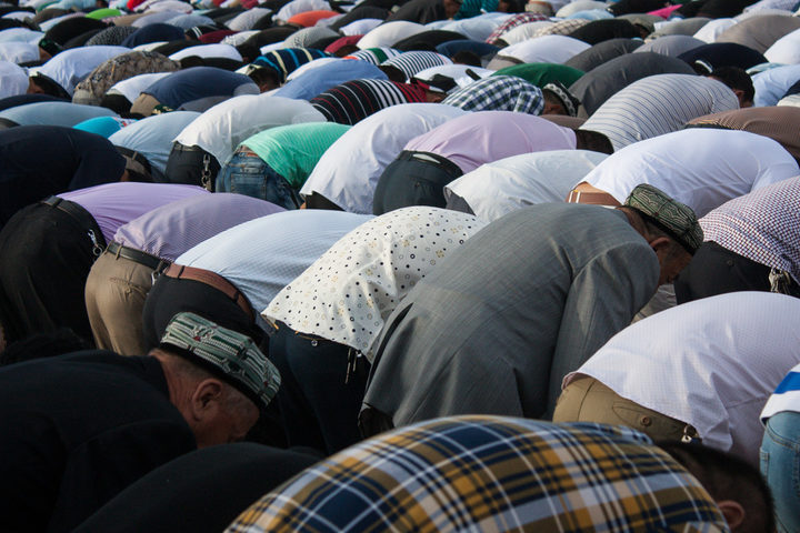 Muslims bowing